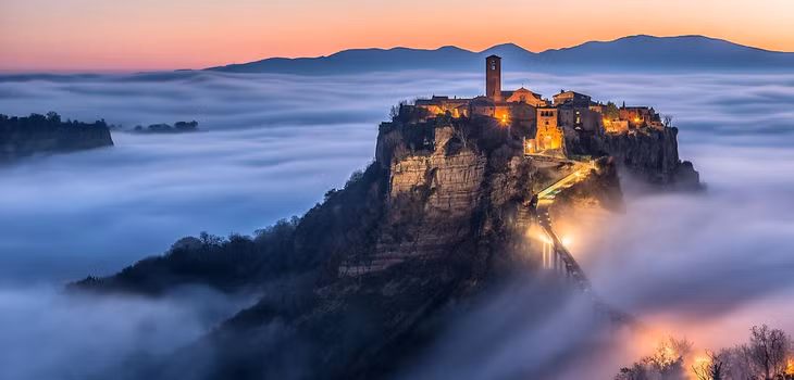 Ngôi làng Civita di Bagnoregio trước đó cũng đã áp dụng thu phí ra vào với các du khách. Ảnh: Agriturismo Galeazzi