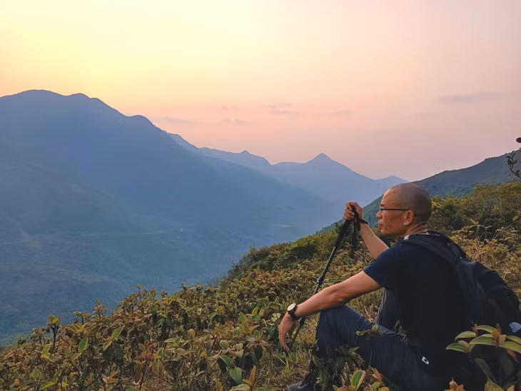 Ông Hà Đông Minh, Giám đốc Công ty TNHH Anytrails trong chuyên khảo sát các tuyến điểm du lịch tại Bình Liêu năm 2021.
