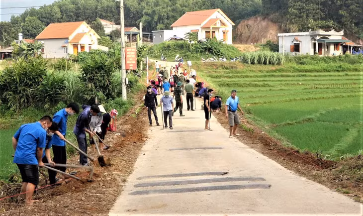 Người dân thôn Làng Han tích cực tham gia 