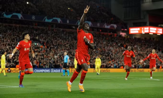 Sadio Mane mừng bàn ấn định thắng lợi 2-0 trước Villarreal, trên sân Anfield, Liverpool, Anh tối 27/4. Ảnh: Guardian