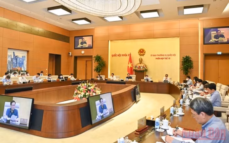 Phiên họp thứ 10 của Ủy ban Thường vụ Quốc hội cho ý kiến về báo cáo kết quả giám sát chuyên đề “Việc thực hiện chính sách, pháp luật về công tác quy hoạch kể từ khi Luật Quy hoạch có hiệu lực thi hành”. (Ảnh Duy Linh)