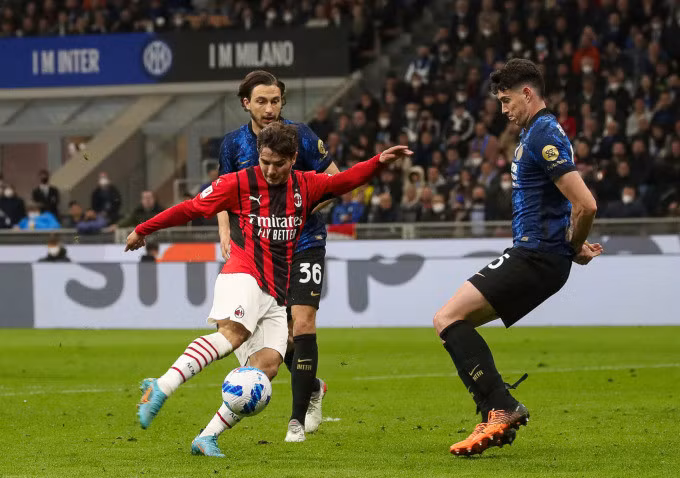 Milan dứt điểm nhiều, nhưng không hiệu quả trước hàng thủ được tổ chức tốt của Inter. Ảnh: ANSA