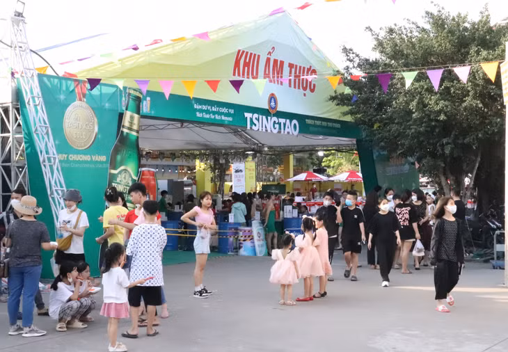 Khu vực ẩm thực bên ngoài trời...