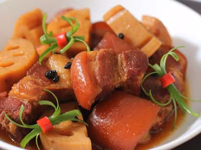 Củ sen kho thịt nhuận phế chỉ khái.
