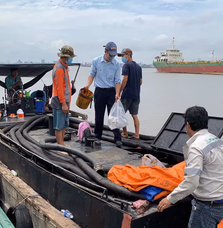 Toàn bộ hồ sơ, tang vật, phương tiện được Thủy đoàn II bàn giao cho Bộ đội Biên phòng TP Hồ Chí Minh xác minh, xử lý theo thẩm quyền.