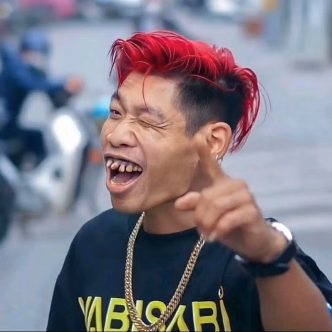 Thông Soái Ca là hiện tượng mới nổi trên mạng xã hội thời gian gần đây. Ảnh: YouTube.