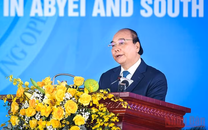 Chủ tịch nước Nguyễn Xuân Phúc phát biểu chỉ đạo động viên các chiến sĩ.