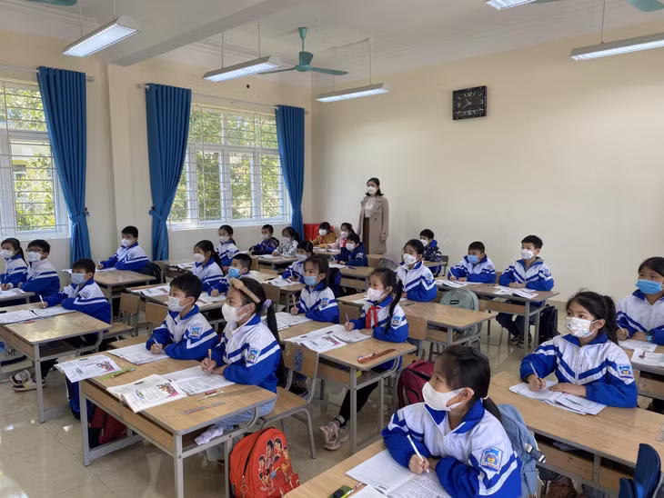 Tiết học của cô và trò Trường Tiểu học thị trấn Đầm Hà (huyện Đầm Hà). Ảnh chụp ngày 4/4.