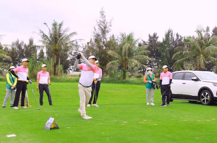 Giải đấu có sự tham gia của hơn 150 golf thủ đến từ nhiều tỉnh, thành phố trên cả nước.