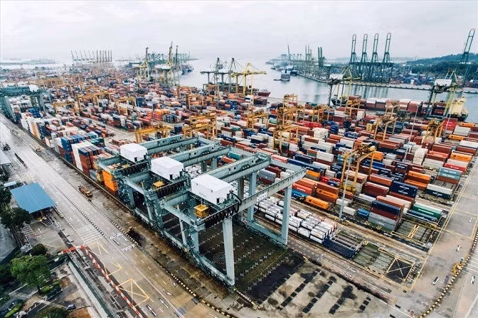 Chi phí logistics liên tục tăng gây khó khăn cho doanh nghiệp. Ảnh: TL