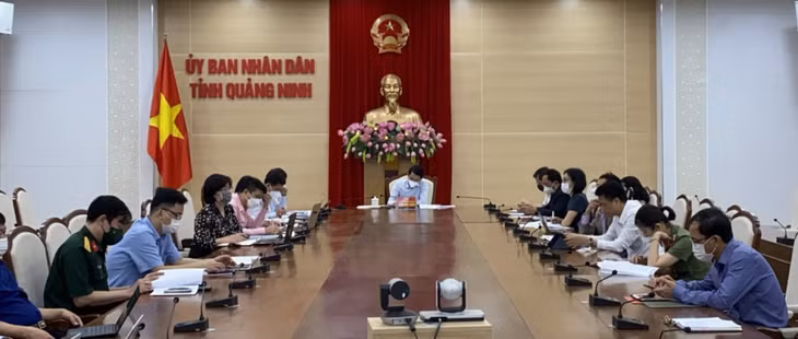 Phó Chủ tịch UBND tỉnh Phạm Văn Thành dự hội nghị tại điểm cầu Quảng Ninh.