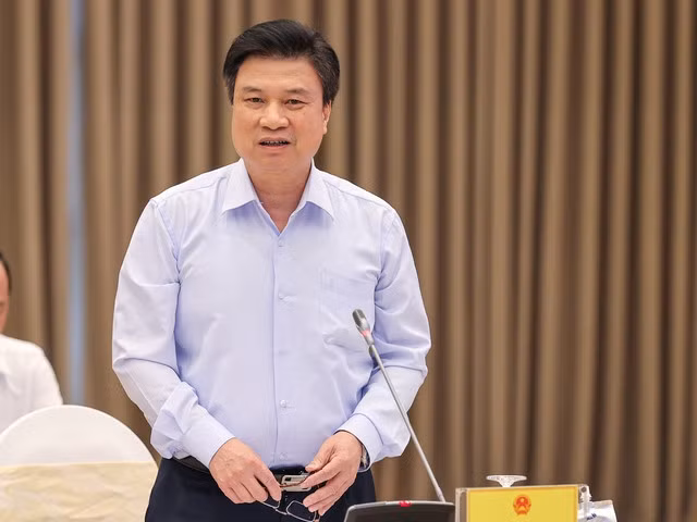 Thứ trưởng Bộ GD&amp;ĐT Nguyễn Hữu Độ: Sau khi xác minh, Phòng GD&amp;ĐT đã kết luận là không có việc một số trường ở Hà Nội ép học sinh lớp 9 thành tích kém phải chuyển trường hoặc không đăng ký thi vào lớp 10 - Ảnh: VGP/Nhật Bắc
