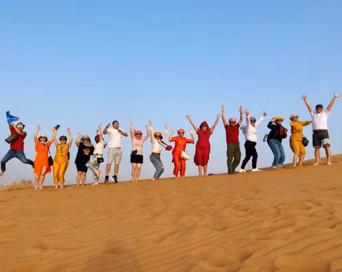 Đoàn khách của Lữ hành Saigontourist đi Dubai. Trong tháng 4, công ty phục vụ 18 đoàn khách đi nước ngoài từ Hà Nội, TP HCM. Ảnh: CTCC
