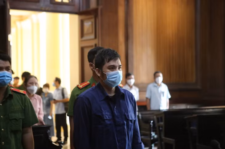Bị cáo Lê Chí Thành tại tòa sáng 13/4.