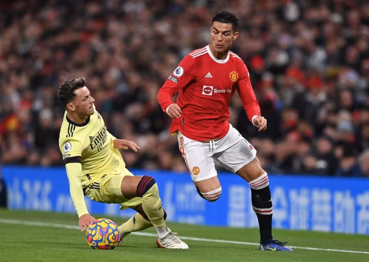 Ronaldo tỏa sáng giúp Man Utd đánh bại Arsenal ở lượt đi.