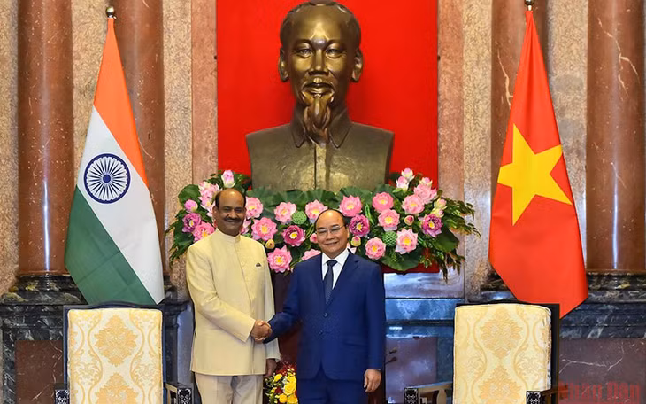 Chủ tịch nước Nguyễn Xuân Phúc tiếp Chủ tịch Hạ viện Cộng hòa Ấn Độ Om Birla đang thăm chính thức Việt Nam. (Ảnh: THỦY NGUYÊN)