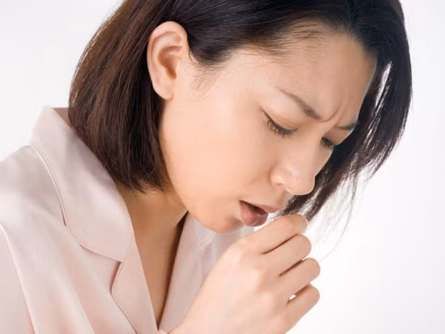 ‎Một sai lầm người bệnh hen suyễn thường hay mắc phải là uống thuốc theo mách bảo.