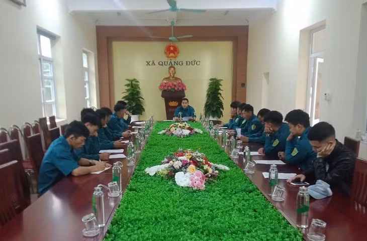 Ban CHQS xã Quảng Đức (huyện Hải Hà) họp triển khai nhiệm vụ.
