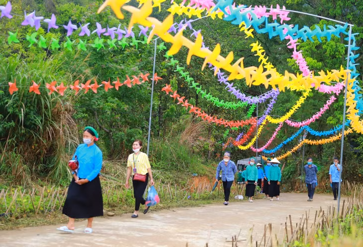 Người dân háo hức tham gia ngày hội lớn nhất của người Sán Chỉ trong năm.