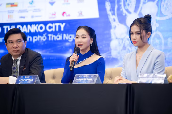 Bà Phạm Kim Dung - Chủ tịch Miss World Vietnam chia sẻ tại buổi họp báo.