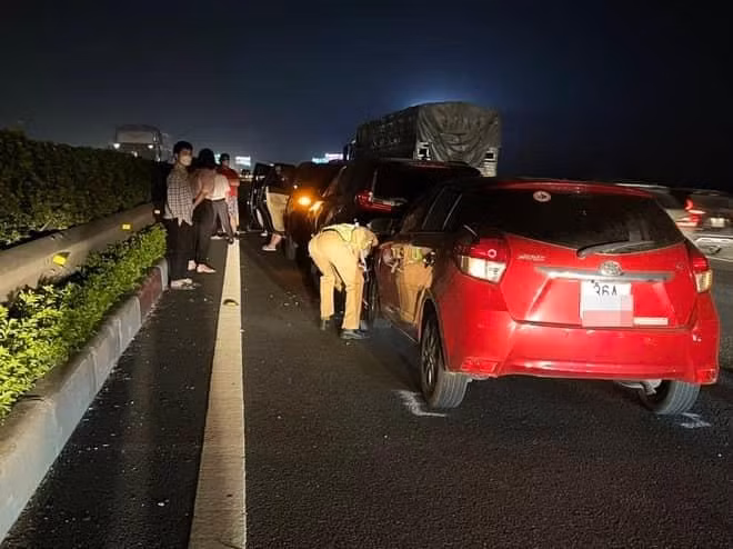 Hiện trường vụ tai nạn giao thông liên hoàn (Ảnh: CTV)