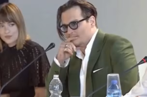 Hot lại clip Johnny Depp bị phát hiện vết thương ngón tay đúng 7 năm trước, thái độ của tài tử khiến netizen cảm thương - Ảnh 5.