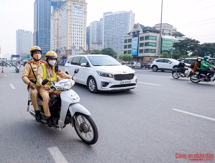 Người dân cần lưu ý khuyến cáo từ lực lượng CSGT để di chuyển trong thời gian diễn ra SEA Games 31. Ảnh: N.Thắng.
