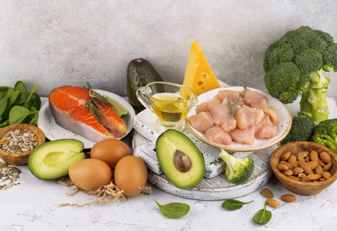 Người bị suy giáp có thể ăn thực phẩm như rau củ quả, cá, trứng. Ảnh: Freepik