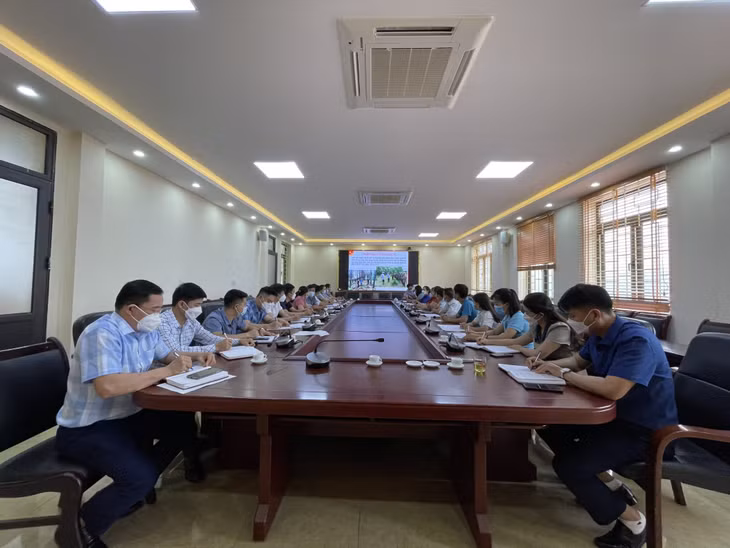 Cán bộ, Đảng viên phường Hà An (TX Quảng Yên) nghe quán triệt trực tuyến triển khai thực hiện phát biểu của Tổng Bí Thư Nguyễn Phú Trọng