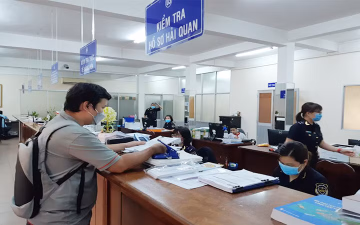 Giải quyết thủ tục hồ sơ xuất, nhập khẩu tại Chi cục Hải quan cửa khẩu cảng Vũng Tàu.