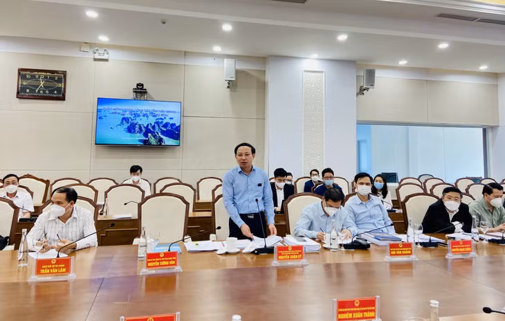 Đồng chí Nguyễn Xuân Ký, Ủy viên Trung ương Đảng, Bí thư Tỉnh ủy, Chủ tịch HĐND tỉnh, phát biểu tại cuộc làm việc.