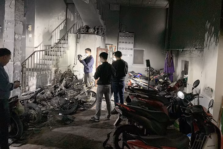 Hiện trường vụ hoả hoạn khiến 1 người tử vong và nhiều người bị thương cũng như nhiều tài sản bị thiêu rụi.