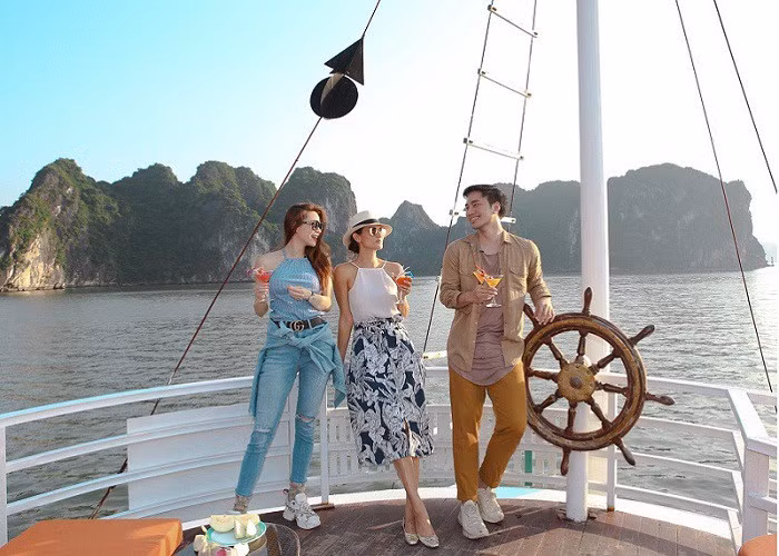 Du lịch Hạ Long là cơ hội để du khách thỏa thích niềm đam mê sống ảo với những tấm ảnh “sang chảnh”.
