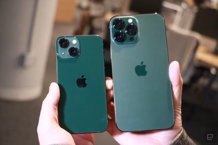 Phiên bản màu xanh lá mới của iPhone 13 được kỳ vọng sẽ giúp thị trường trở nên sôi động hơn trong thời gian tới (Ảnh: Engadget).