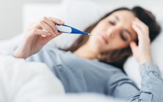 Sốt virus người bệnh cần kiểm tra nhiệt độ thường xuyên