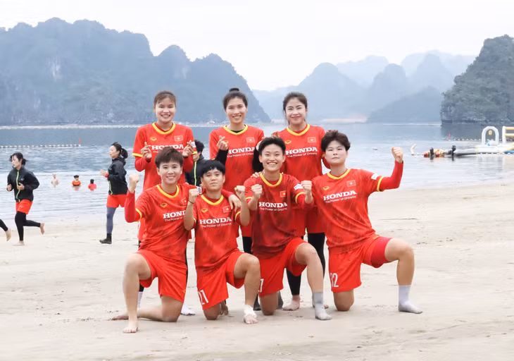 Hy vọng, với sự chuẩn bị kỹ lưỡng về các điều kiện ăn, ở, tập luyện và sự quyết tâm cao của toàn đội bóng trong kỳ SEA Games sắp tới, đội tuyển bóng đá nữ Quốc gia Việt Nam sẽ bảo vệ thành công "ngai vàng", mang vinh quang về cho Việt Nam.