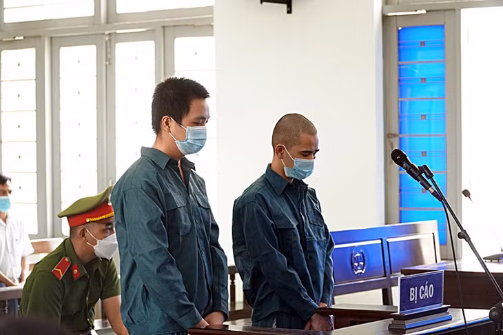 2 thanh niên dùng súng bắn người do mâu thuẫn trên đường - ảnh 1