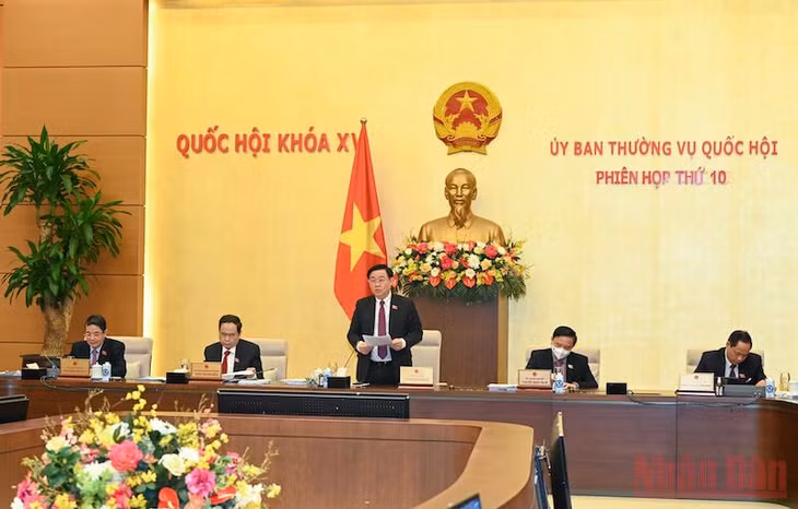 Chủ tịch Quốc hội Vương Đình Huệ và các Phó Chủ tịch Quốc hội tại phiên bế mạc. (Ảnh: DUY LINH)