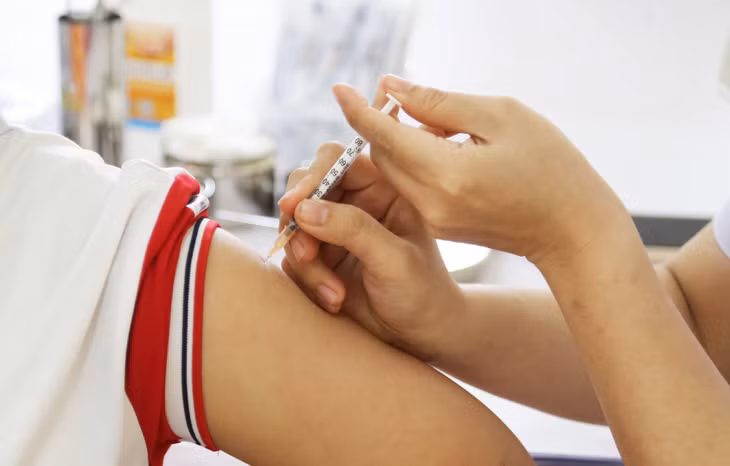 Mọi mũi tiêm được nhân viên y tế thực hiện cẩn thận.