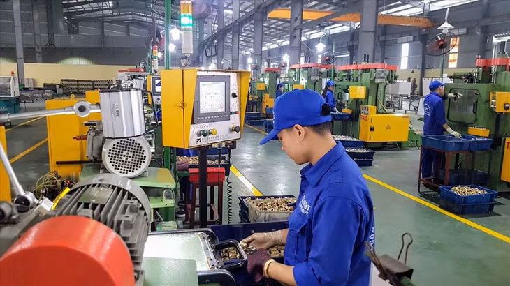 Tăng trưởng GDP năm 2022 có thể đạt trên 6,5%. Ảnh: Vũ Long