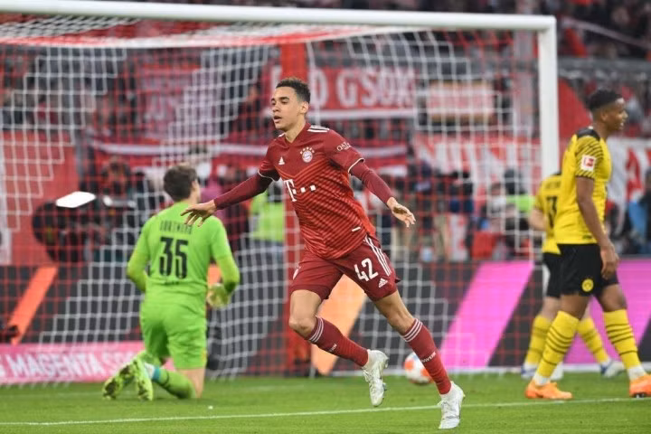 Bayern xốc lại đội hình để giành quyền kiểm soát khu vực giữa sân và có bàn kết liễu đối thủ được ghi bởi sao trẻ Jamal Musiala ở phút 83.
