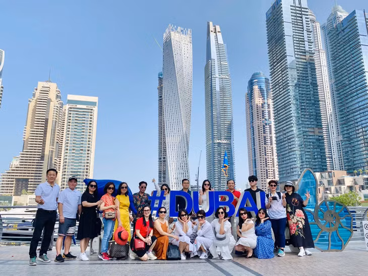Du khách Việt Nam tới Dubai (Ảnh: Saigontourist)