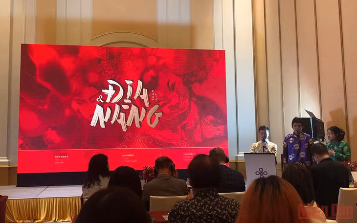 Nhóm tác giả phim "Địa và Nàng" giới thiệu dự án của mình.