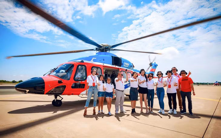 Tour trải nghiệm ngắm Thành phố Hồ Chí Minh từ trên cao bằng trực thăng là sản phẩm mới được yêu thích