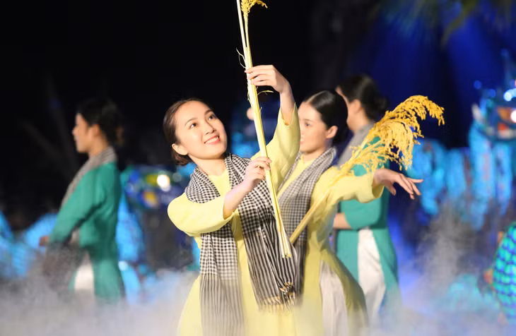 ...và chiếc áo bà ba, khăn rằn của đất phương Nam...