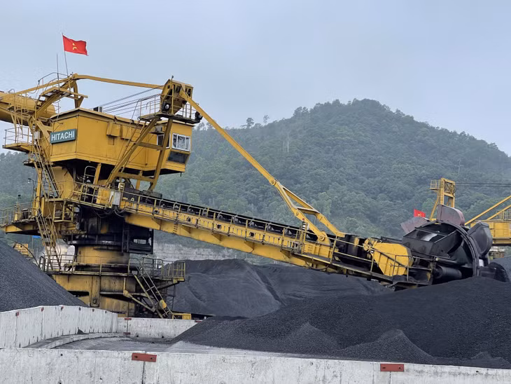 Hoạt động sàng tuyển, chế biến than tại Phân xưởng Sàng tuyển than 2, Công ty Tuyển than Cửa Ông.