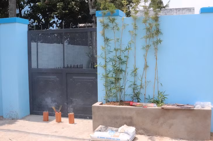 Căn nhà đóng kín cửa nhiều ngày, sau đó phát hiện vợ chồng trẻ đã tử vong. Ảnh: C.A.