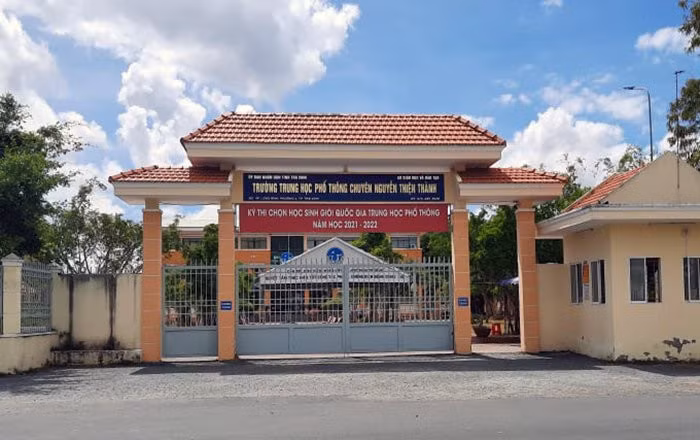 Trường THPT chuyên Nguyễn Thiện Thành.