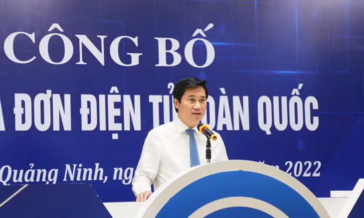 Đồng chí Nguyễn Tường Văn, Chủ tịch UBND tỉnh Quảng Ninh, phát biểu tại buổi lễ.