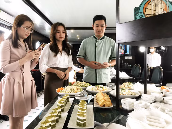 Công tác đảm bảo VSATTP, phục vụ tốt khách du lịch được các đơn vị kinh doanh chú trọng.